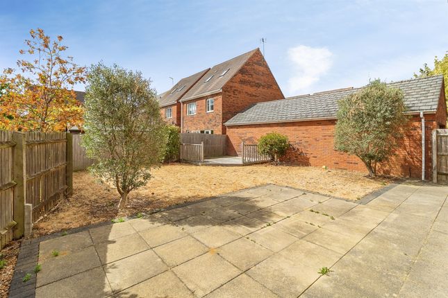 28, Ripley Road, Milton Keynes photo 4