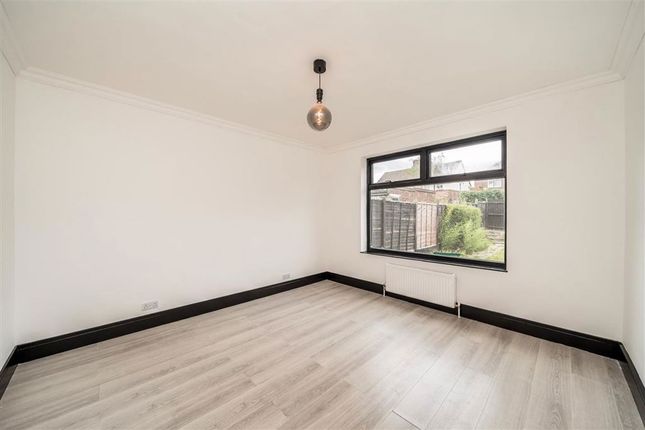 12, Bromhedge, London photo 4
