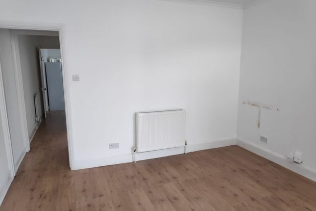 38, Victoria Road, Earlswood photo 2