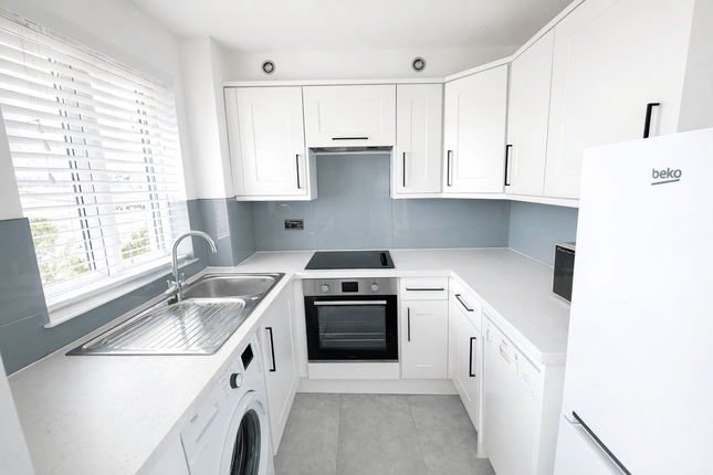 140 Brimfield Road, Purfleet On Thames photo 4