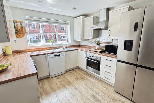 19, Thistle Way, Witham St Hughs photo 2