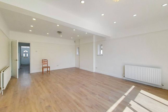Elm Drive, Harrow photo 4