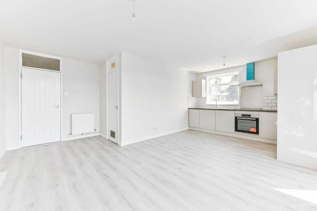 Flat 14, Malatia 78 St. Augustines Avenue, London photo 4