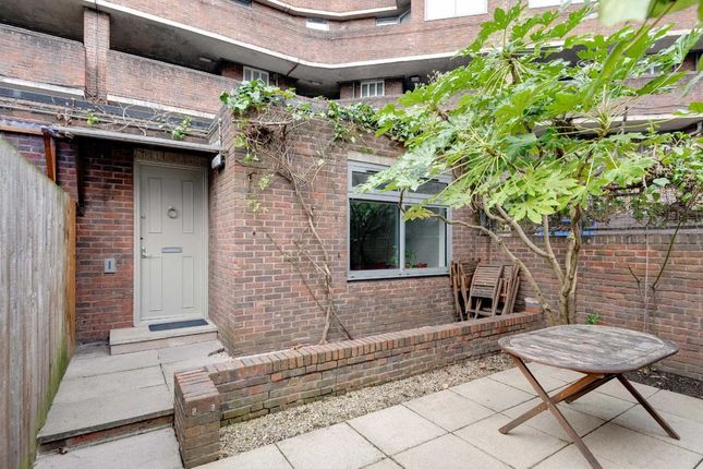 Flat for sale in Dartmouth Close, London