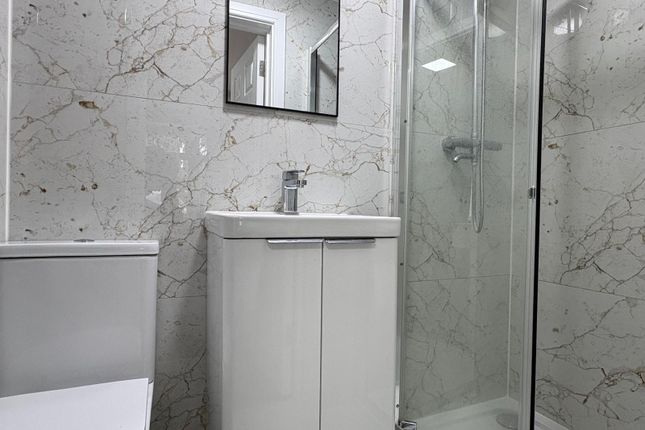 Room 2, 12, Vine Close, West Drayton photo 2