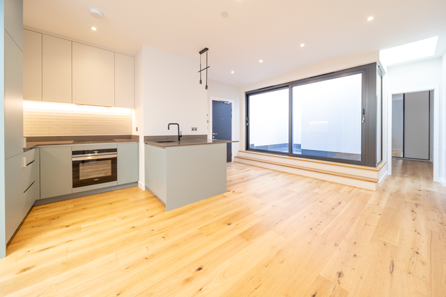 Thumbnail Flat to rent in George Street, Richmond