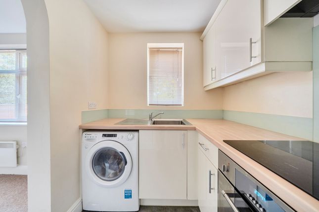 16, Larch Close, Oxfordshire photo 3