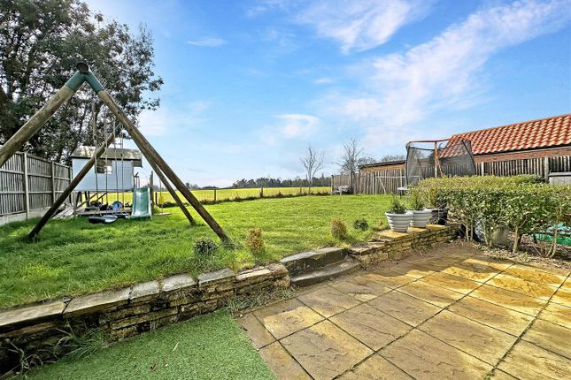Link-detached house for sale in Alberta, Dykes End, Collingham, Newark