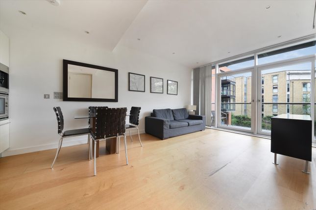 Flat to rent in Hepworth Court, Grosvenor Waterside, Gatliff Road, Chelsea, London