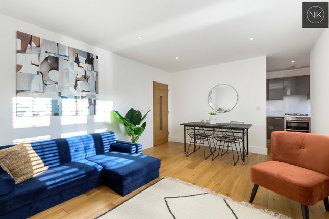 Flat for sale in Campbell Court, The Galleries, Warley, Brentwood, Essex