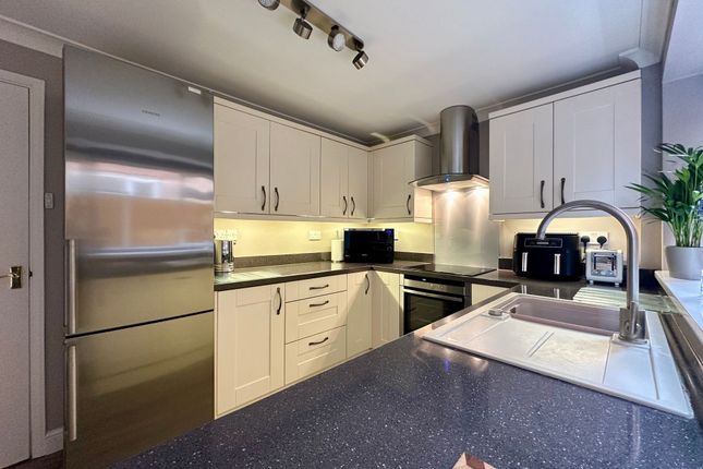 11 Highfield Approach, Billericay photo 3
