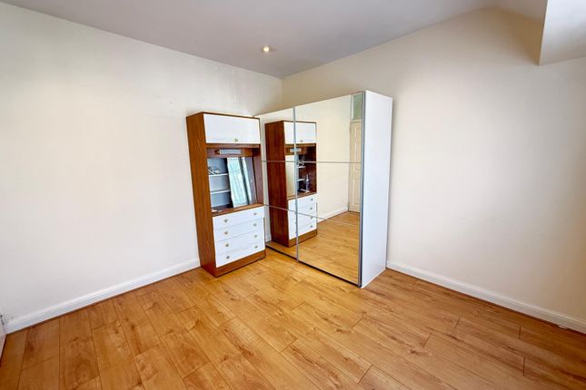 00, Abercorn Crescent, Harrow photo 2