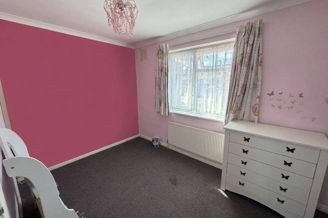 Brabazon Road, HOUNSLOW photo 5