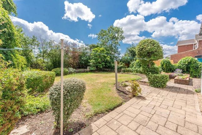 Brookside, Field End, Ruislip photo 3
