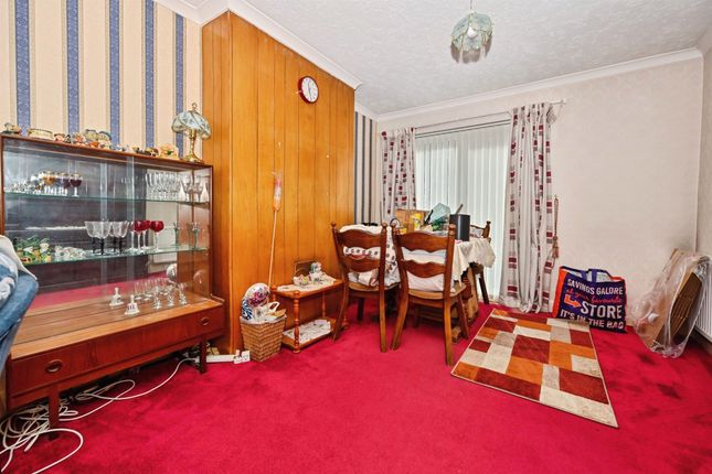 15, Maytree Crescent, Watford photo 2