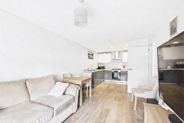 Flat 6, Lema Court, 23, The Broadway, Essex photo 3