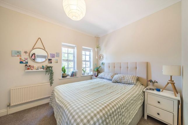 6, Meredith Mews, London photo 4