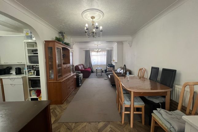 67, St. Andrews Avenue, Hornchurch photo 3