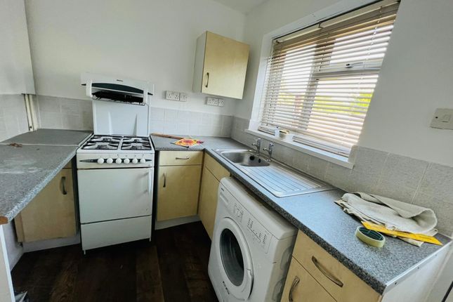 27 Foxglove Road, Dudley photo 3