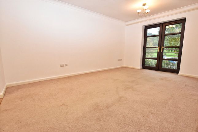 Newshaw Lane, Glossop photo 4