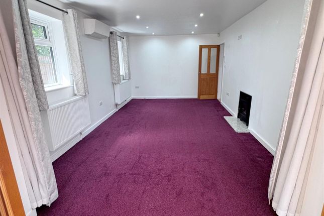 Rosine, Byron Close, Newbury photo 4