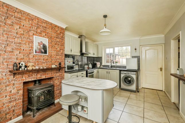 16, School Road, Worksop photo 2