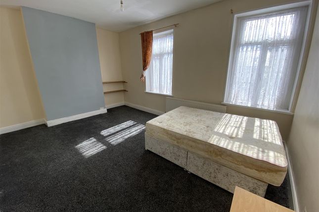 Terraced house to rent in Aireville Road, Bradford