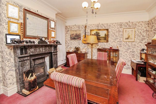 60, Sheffield Road, Glossop photo 3