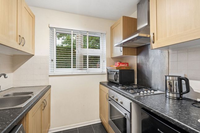13 Greensward, Bushey photo 2
