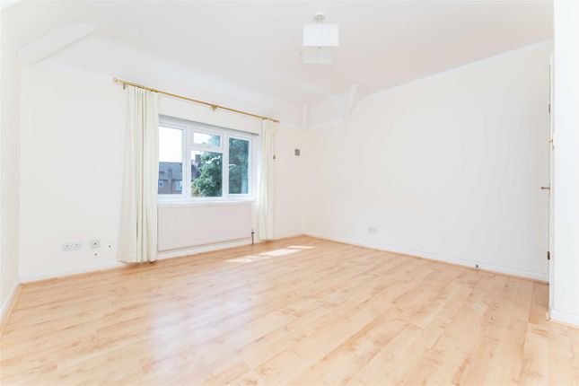 Flat for sale in Highland Avenue, London