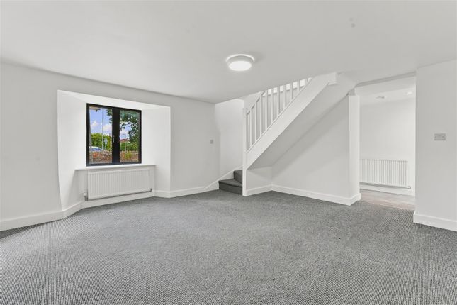 1, Swan Lane, Winterbourne photo 4