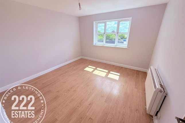 Flat 12, Earles Court, Earlestown photo 2