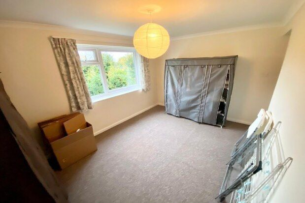 Flat to rent in Warrenhyrst, Guildford