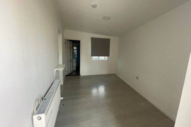 Warwick Road, Chingford photo 4