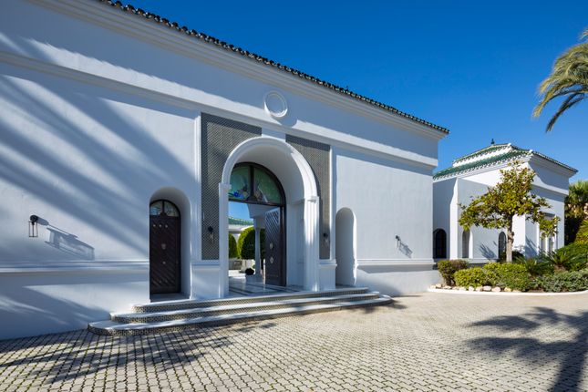 Villa for sale in Aloha, Nueva Andalucia, Spain