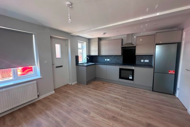 9b Midanbury Broadway, Southampton photo 5