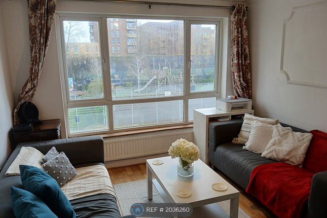Flat to rent in William Guy Gardens, London
