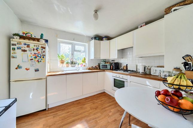 First Floor Flat, 10, Fordel Road, Catford London photo 4