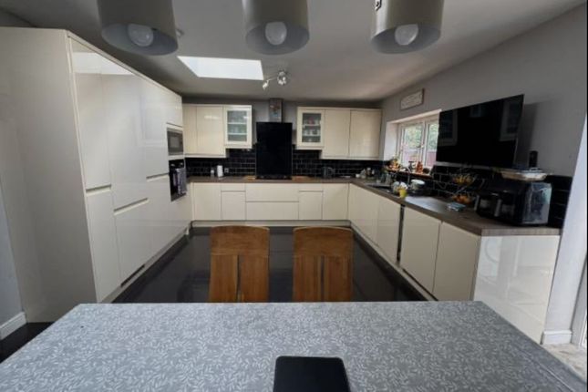 88 Thorntons Farm Avenue,, Thorntons Farm Avenue, Romford photo 4