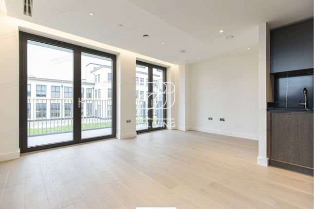 Flat to rent in Opus House, London