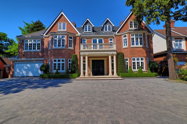 Thumbnail Detached house for sale in Parkstone Avenue, Hornchurch