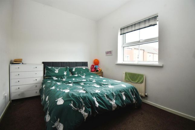 Flat for sale in Plimsoll Way, Hull