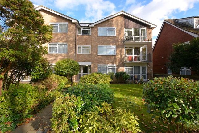 Flat for sale in St. Cuthberts Gardens, Hatch End, Pinner