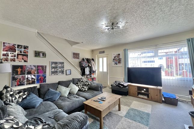 93, Lakeway, Blackpool photo 3
