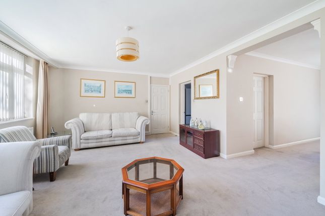 Sandown Lodge,23, Avenue Road, Epsom photo 4