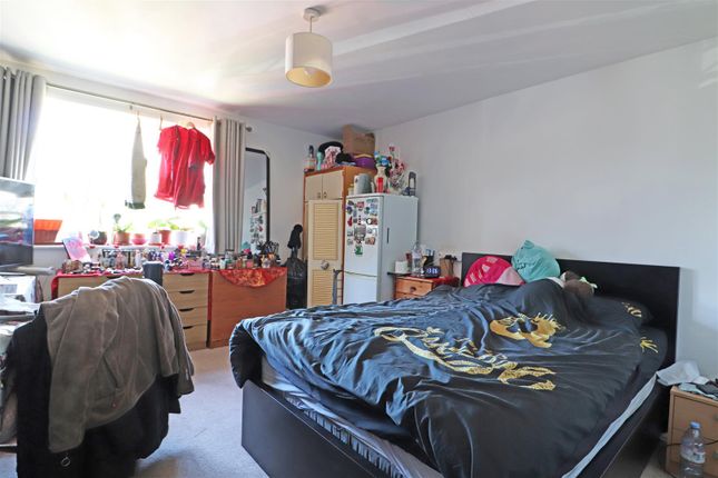 30 Ridgeway Court, Ridgeway Road, Redhill photo 5