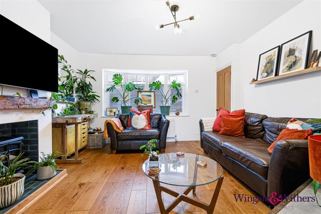 16, Dawson Road, Byfleet photo 4