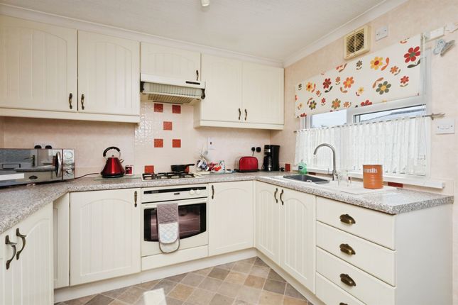10, Lion House Park, Mill Road, Hailsham photo 3