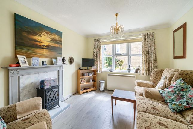 Flat 15, Hanover Court, Hogshill Street, Beaminster photo 4