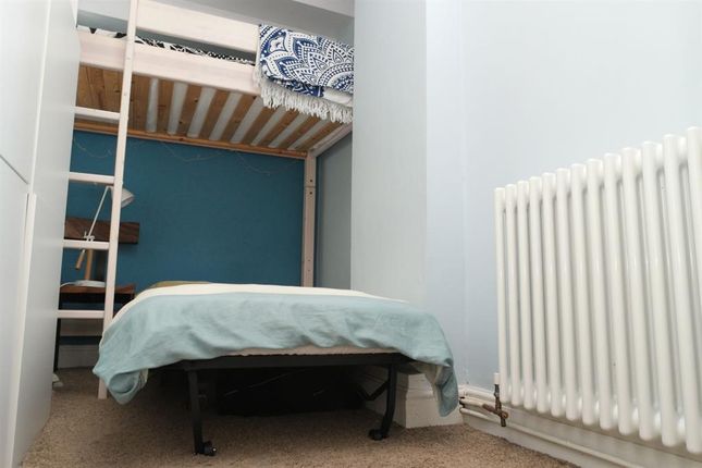 Flat to rent in Burnt Ash Hill, Lee, London